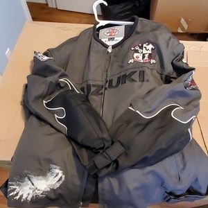 Cycle jacket with padding
